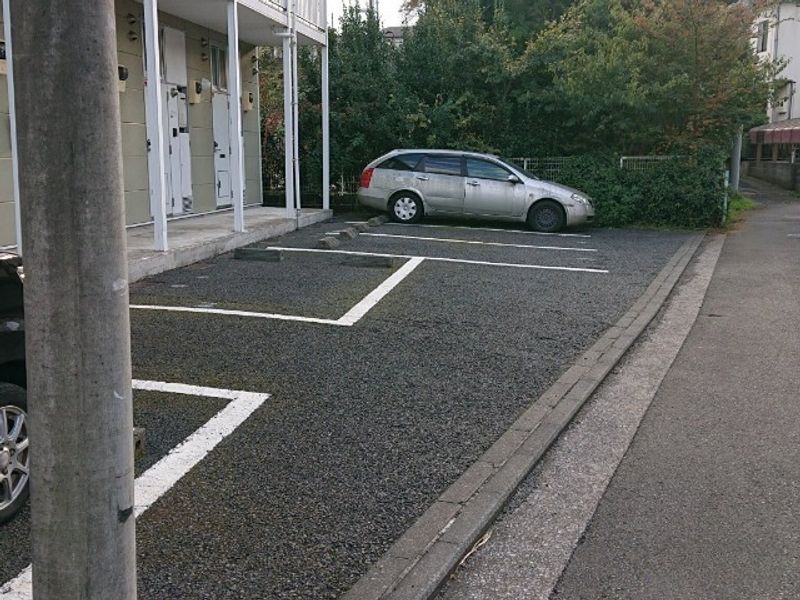 レオパレスガーデニア 駐車場