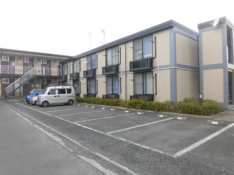 レオパレスリブェール西原 駐車場