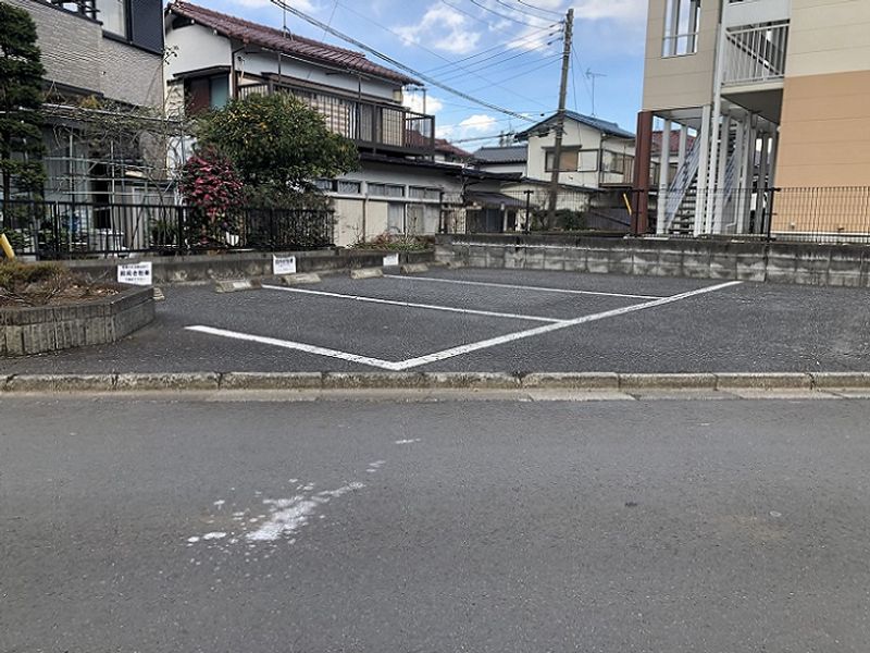 レオパレス鶴舞 駐車場