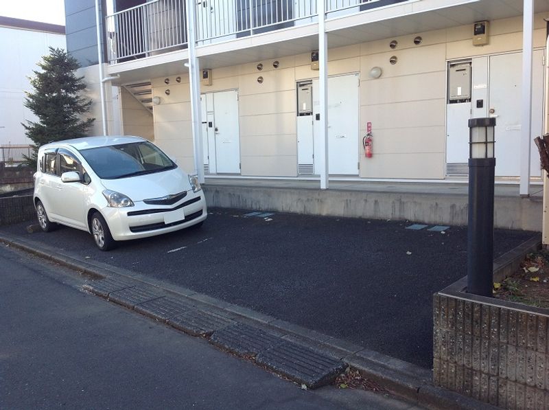 レオパレスファルマン 駐車場
