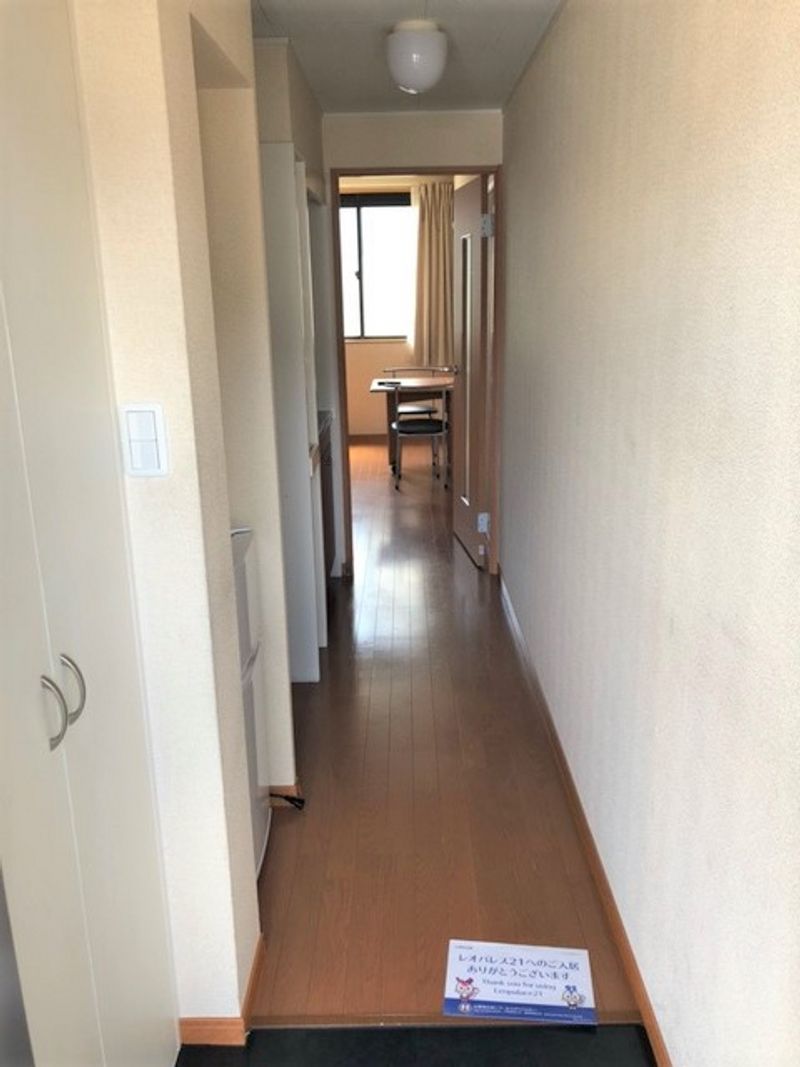 レオパレス朝気 玄関