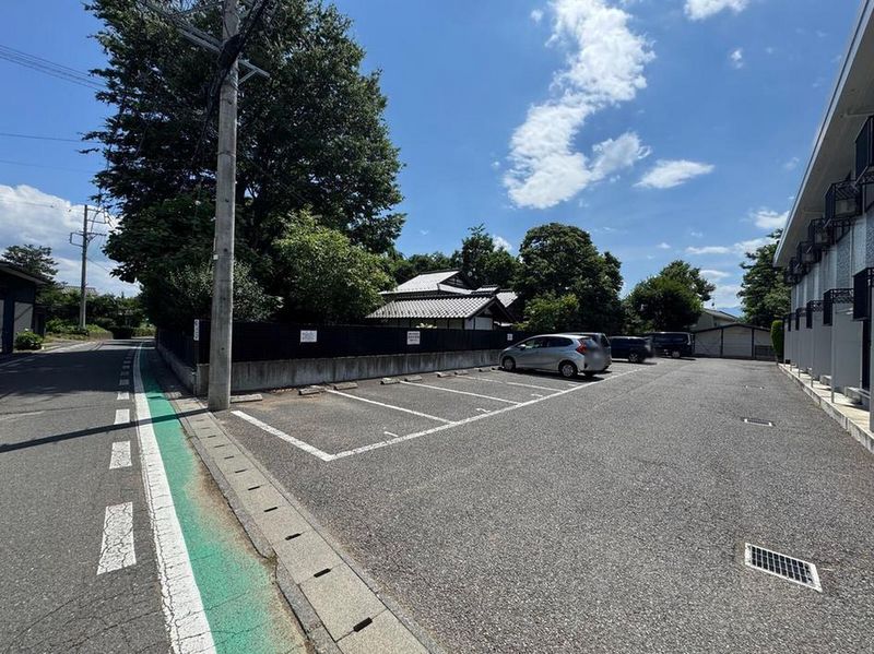 レオパレスとよおか 駐車場