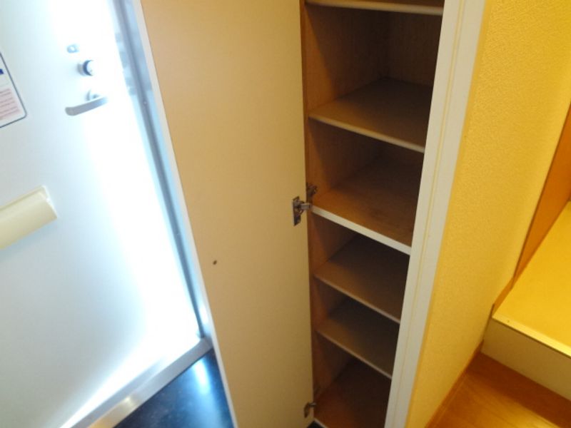 レオパレス冨田 玄関