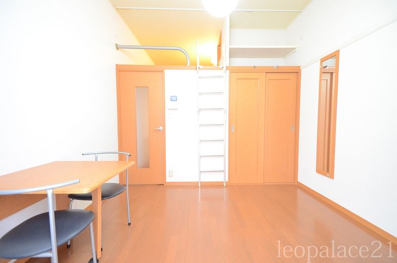 レオパレス敬愛 居間