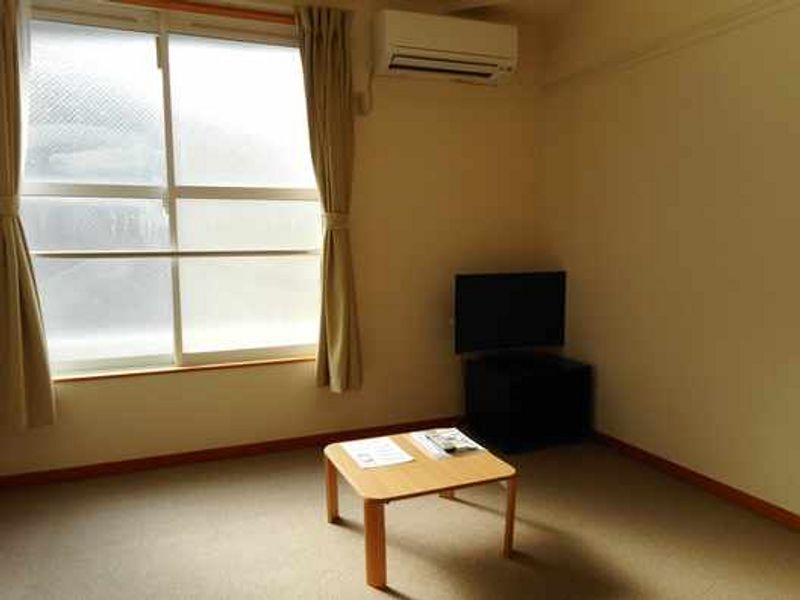 レオパレス鎌倉材木座 居間