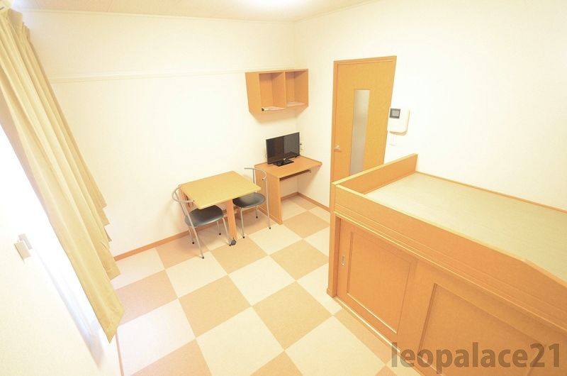 レオパレスポラール参番館 居間