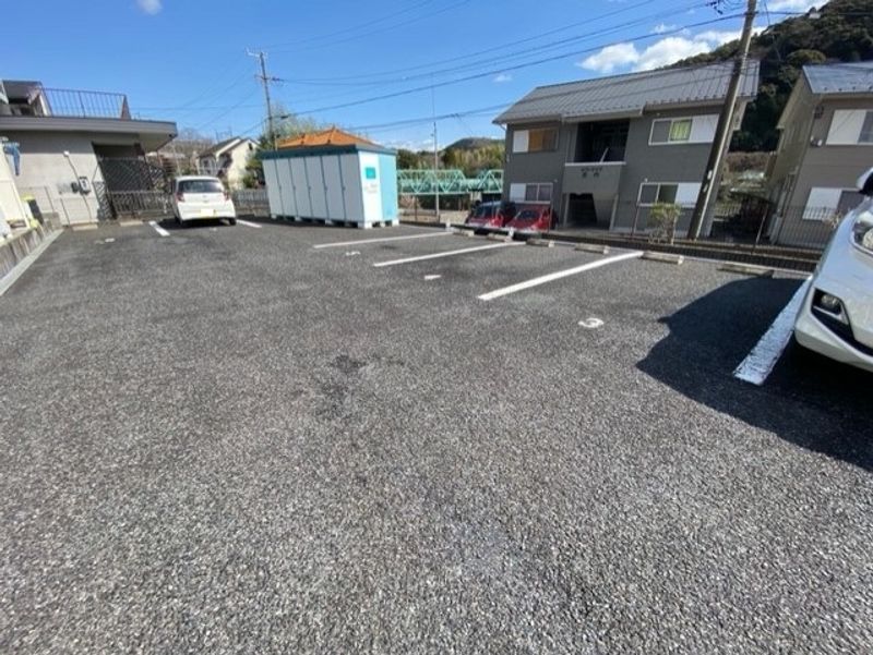 レオパレス高倉 駐車場
