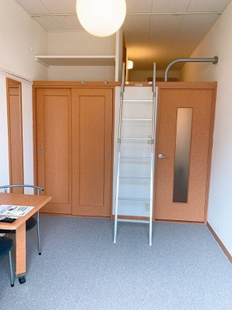 レオパレスオアシス山手 寝室