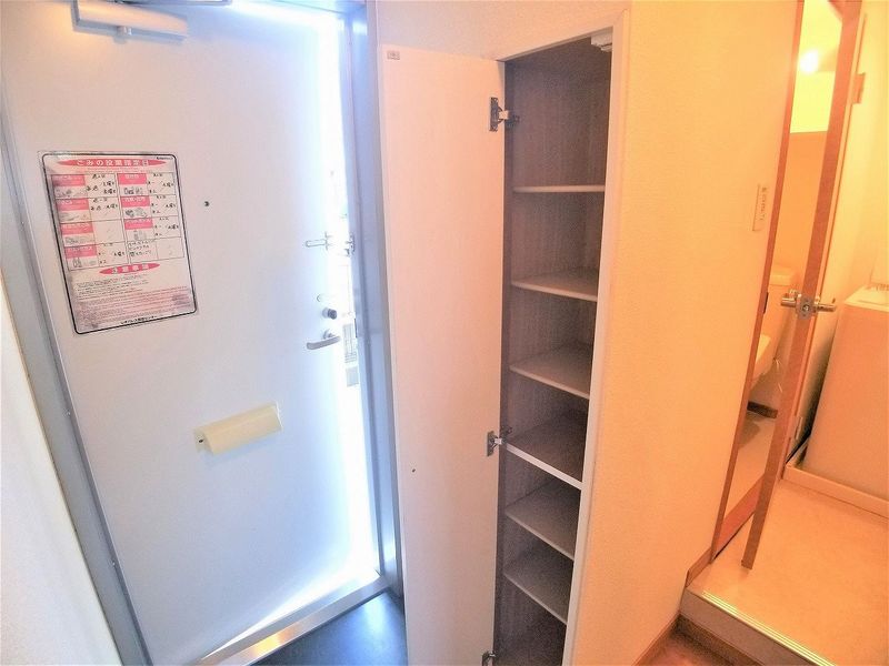 レオパレス笹原 玄関
