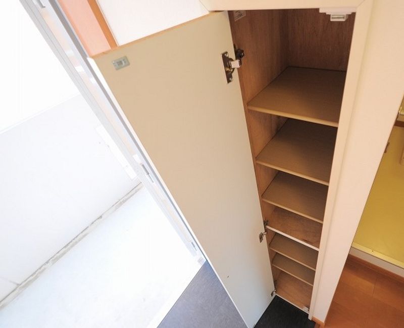 レオパレスにしまち 玄関