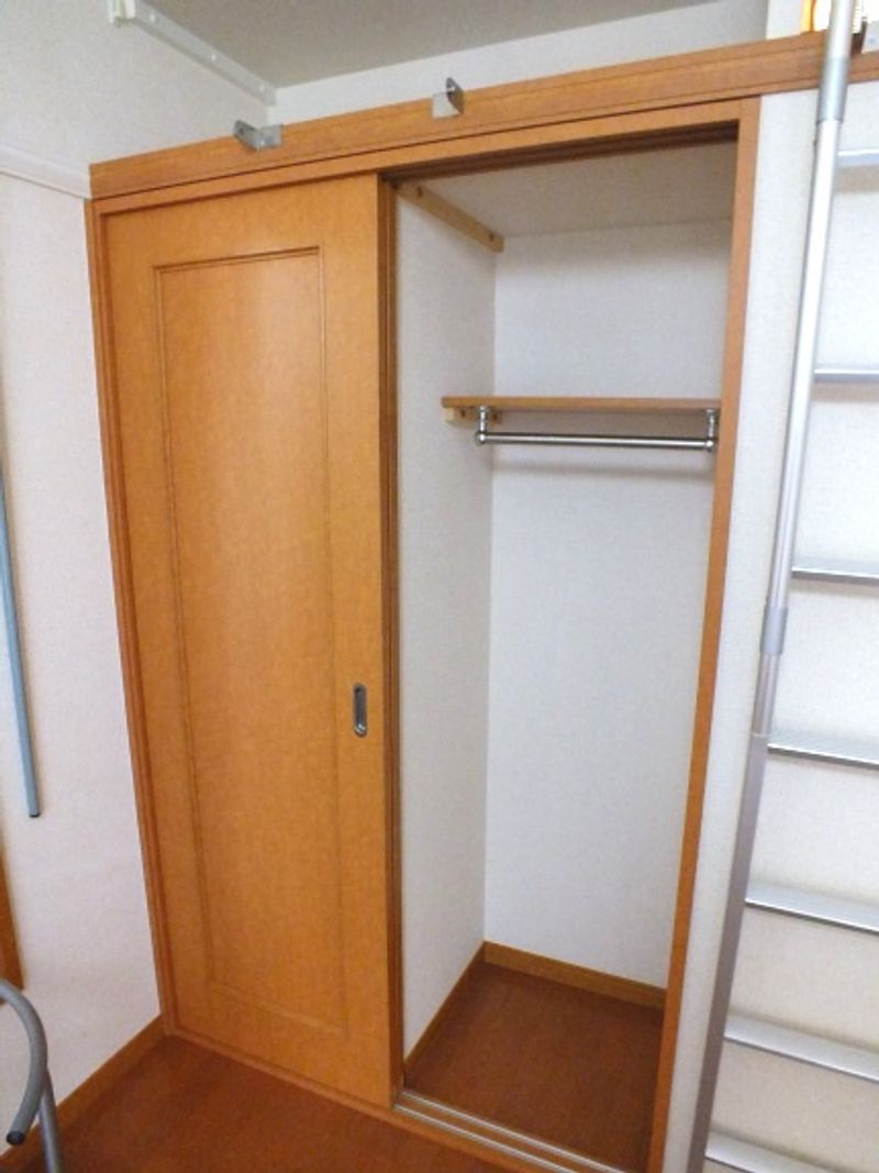 レオパレスモナーロ 収納
