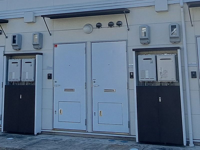 レオパレスプリマヴェーラ１１０ 玄関