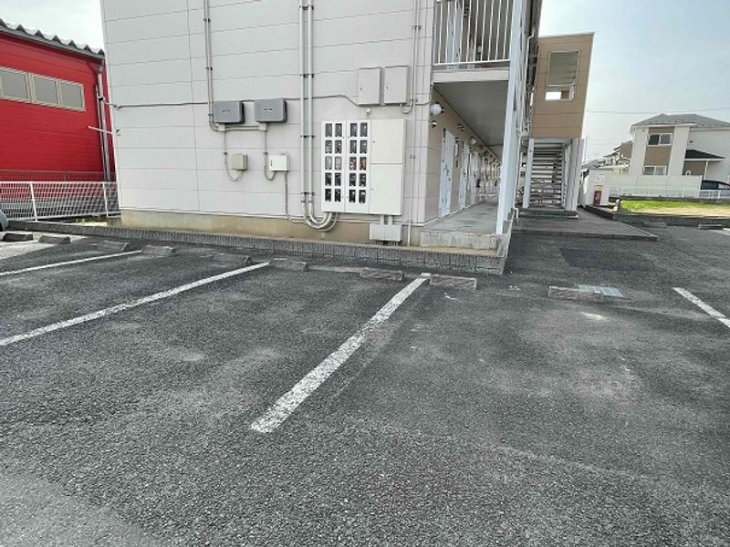 レオパレスＴＵＫＵＳＩＳＯ 駐車場