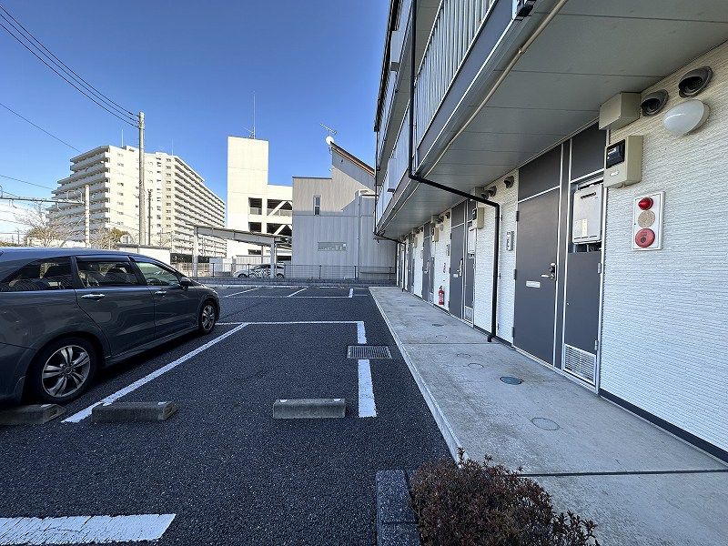 レオパレス中今泉 玄関