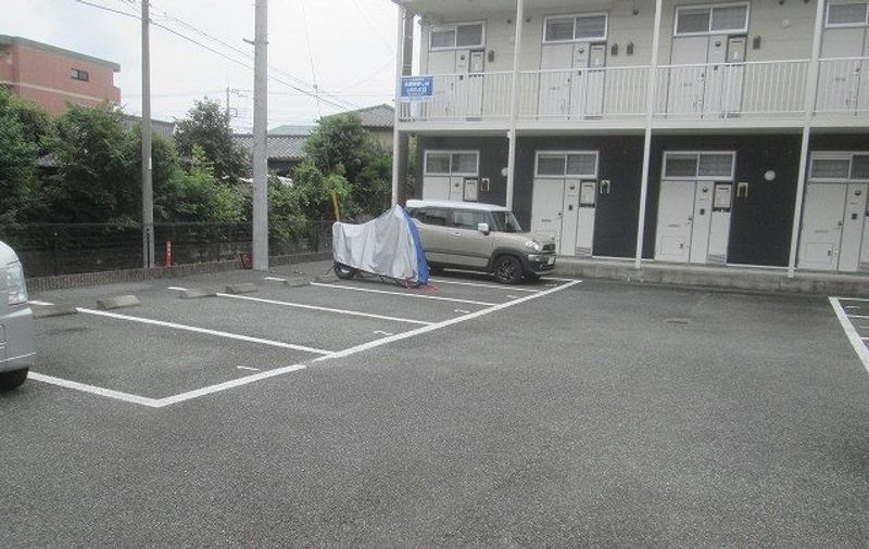 レオパレス勇峰 駐車場