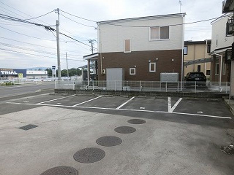 レオパレスエスポワール 駐車場