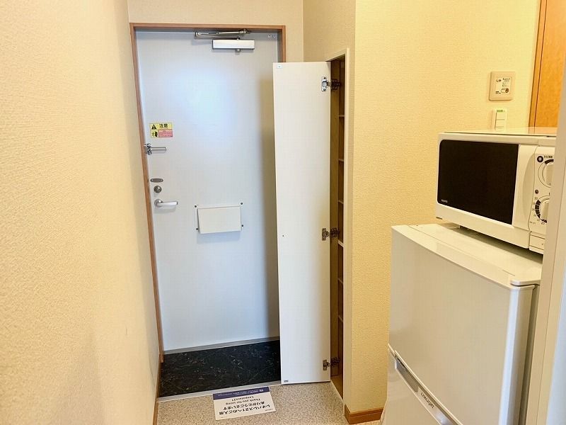 レオパレスホットスプリング 玄関