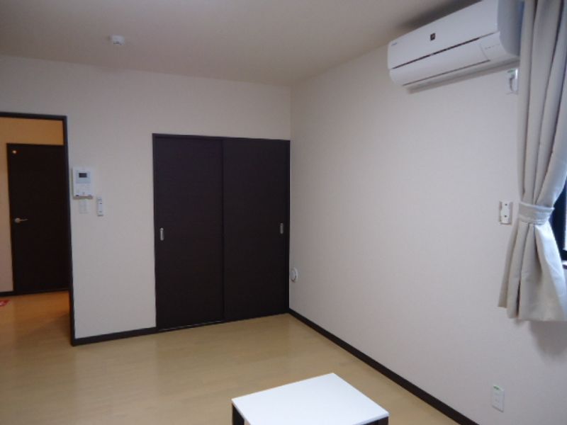 レオパレスディス　ポレール 居間
