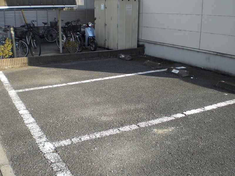 レオパレスウィル８８ 駐車場