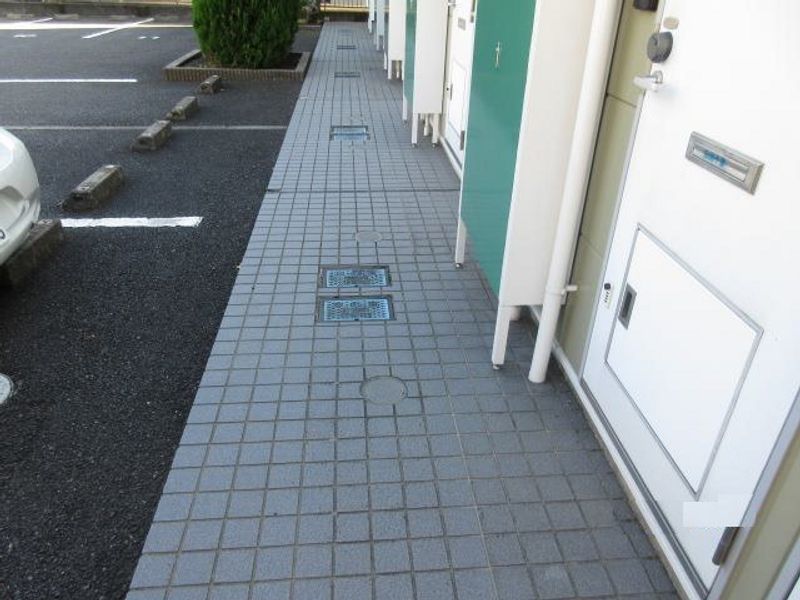 レオパレスサンウッドⅢ エントランス