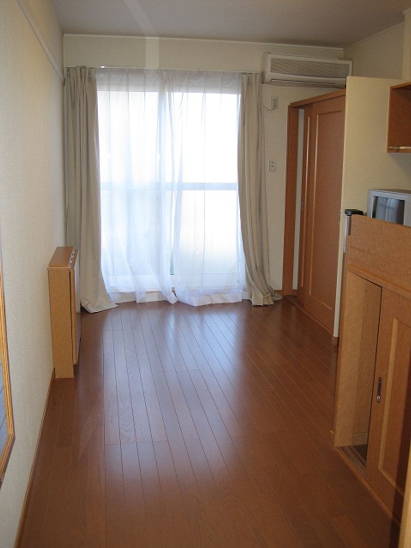 レオパレスプレミール上野 居間