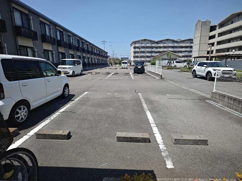 レオパレスメルベーユ　ノール 駐車場