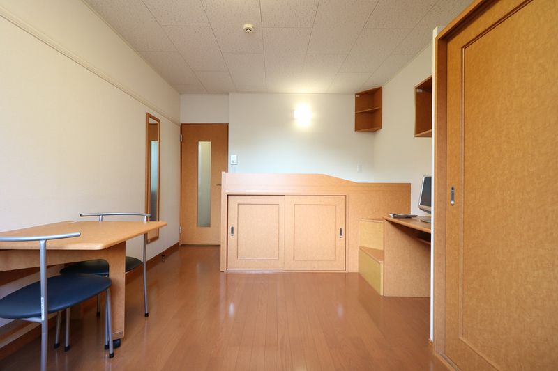 レオパレスＲａｋｕｅｎ 居間