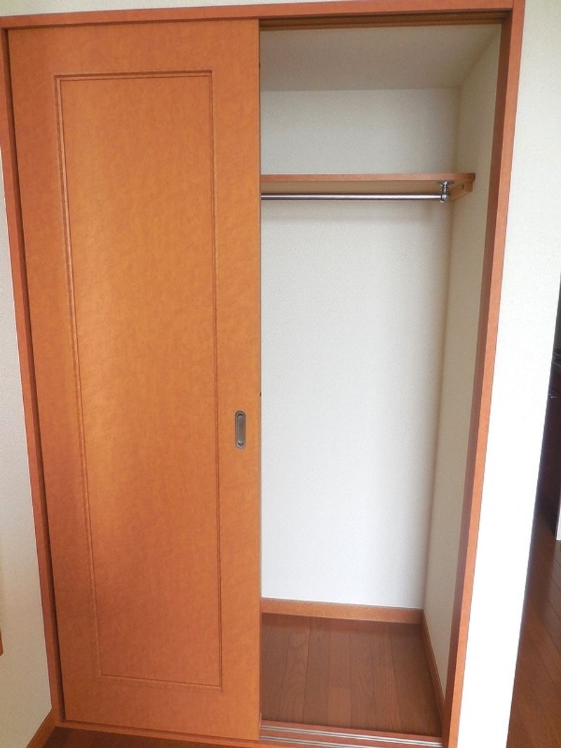 レオパレスヴェルジェ 収納