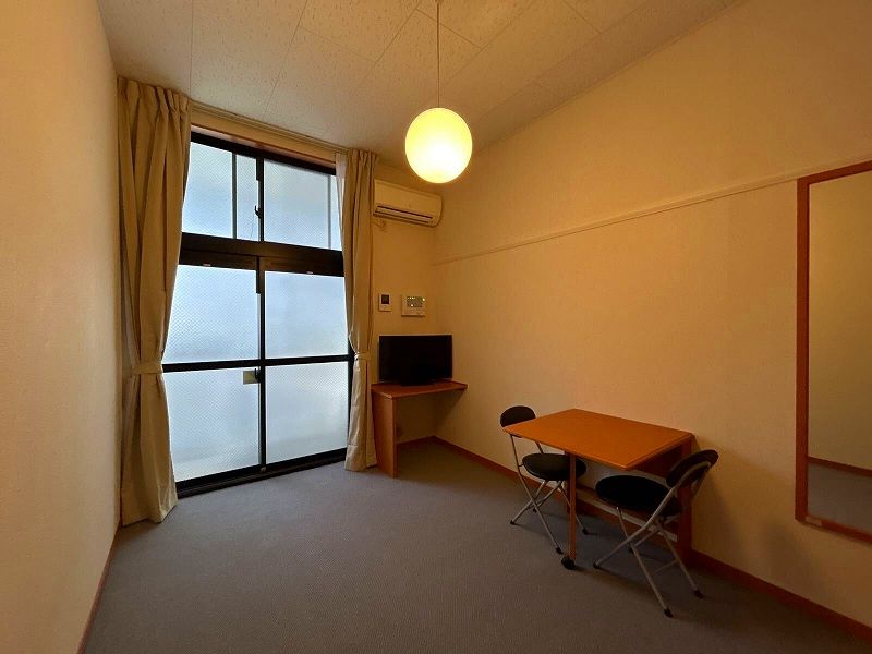 レオパレスＱＵＡＴＲＥ 居間