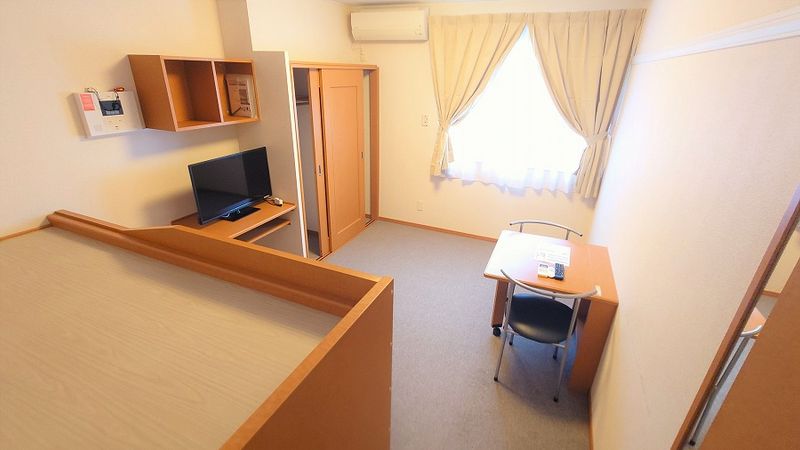 レオパレスアルクス　０８ 居間