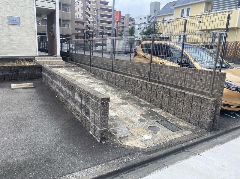 レオパレス高畑東 エントランス