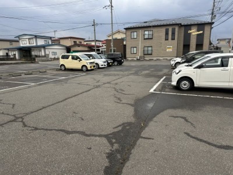 レオパレスエステート 駐車場
