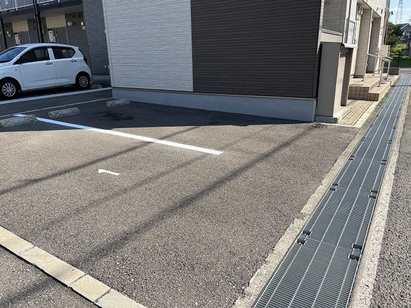 クレイノＨＩＧＡＳＨＩＮＯ 駐車場