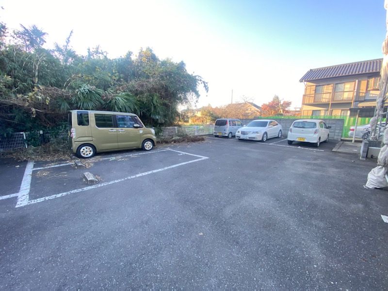 レオパレス若葉Ａ 駐車場