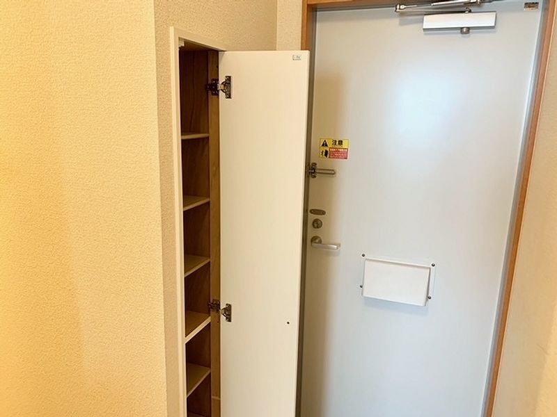 レオパレスドミール湯川Ⅱ 玄関