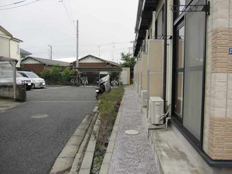 レオパレスコンブリオ 駐車場