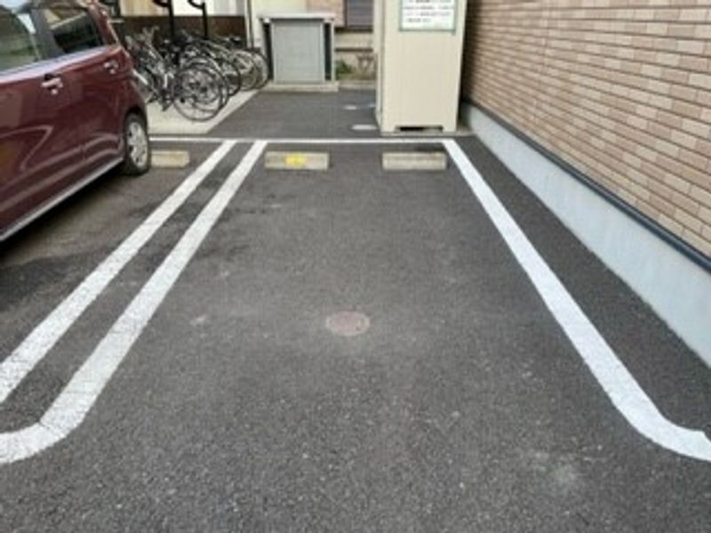 レオネクストファミーユ 駐車場
