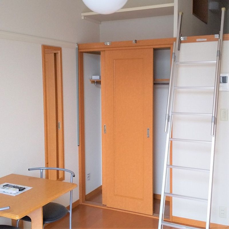 レオパレスカテリーナ芝山 収納