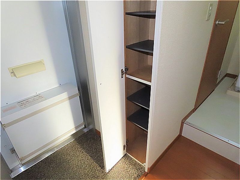レオパレスフロイデン 玄関