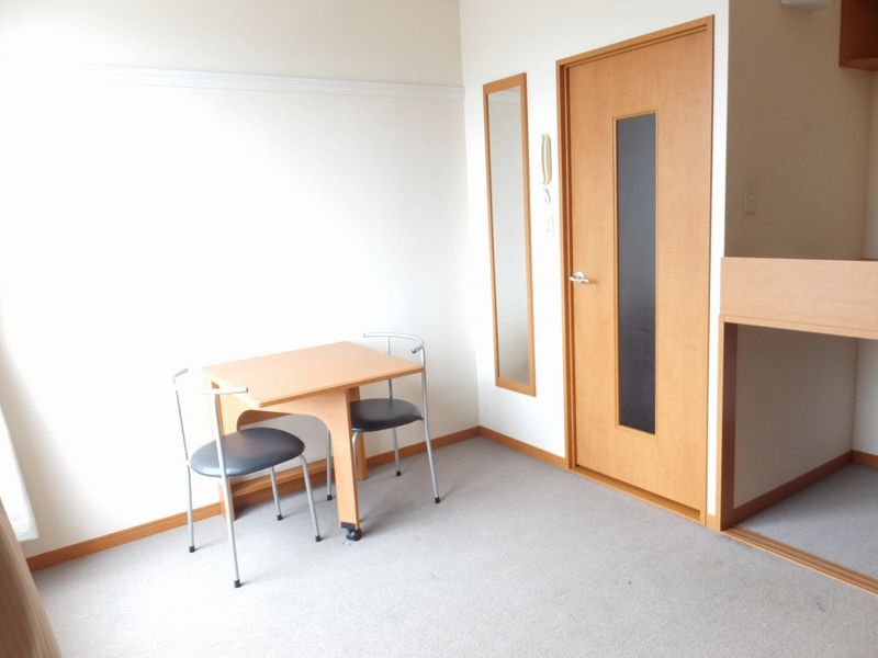 レオパレスタキオン 居間