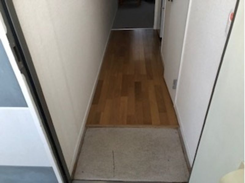 レオパレスかめつか 玄関