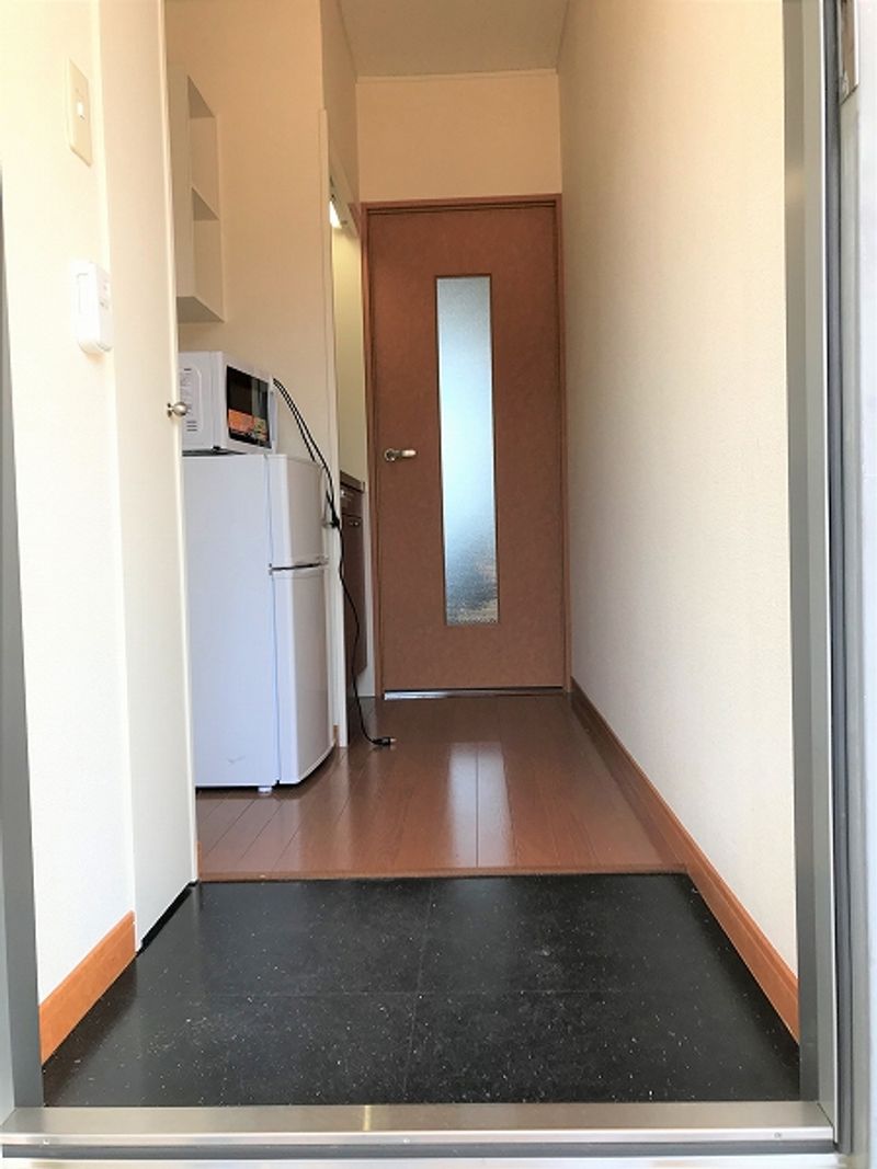 レオパレスピレーネ 玄関