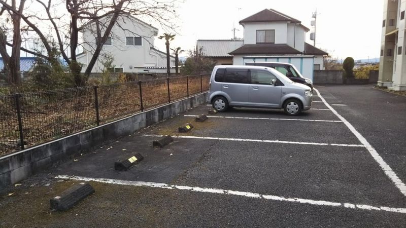 レオパレスエトワール 駐車場