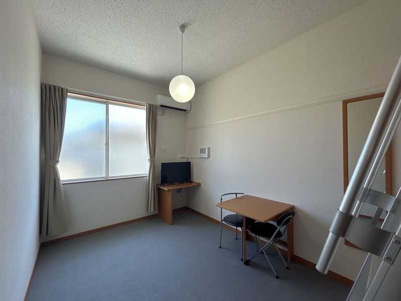 レオパレス青葉 居間
