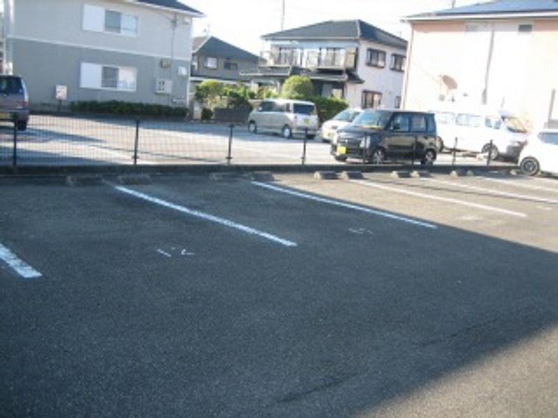 レオパレスブールバール 駐車場