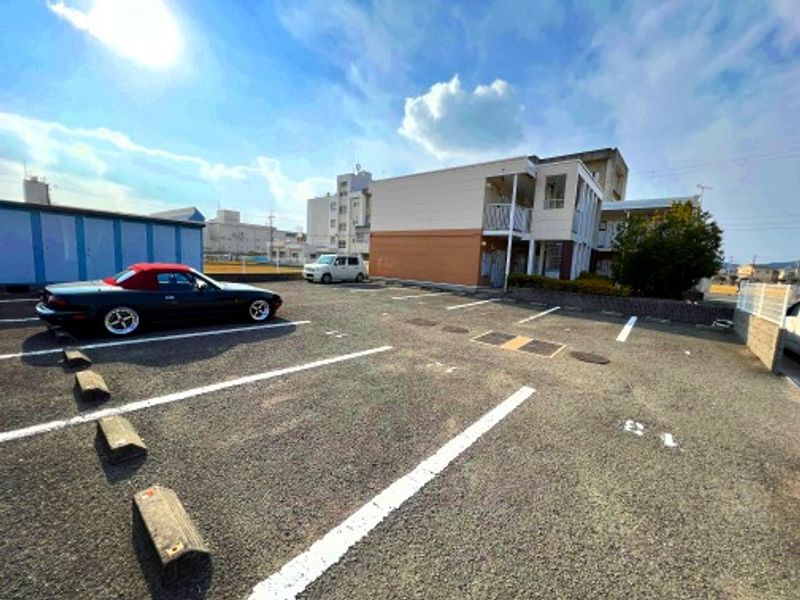 レオパレス中野 駐車場