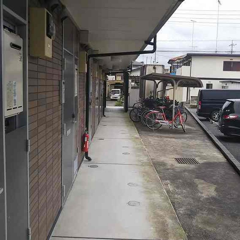 レオパレスタナヒガーデン 玄関