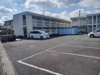 レオパレスアプリーレ 駐車場