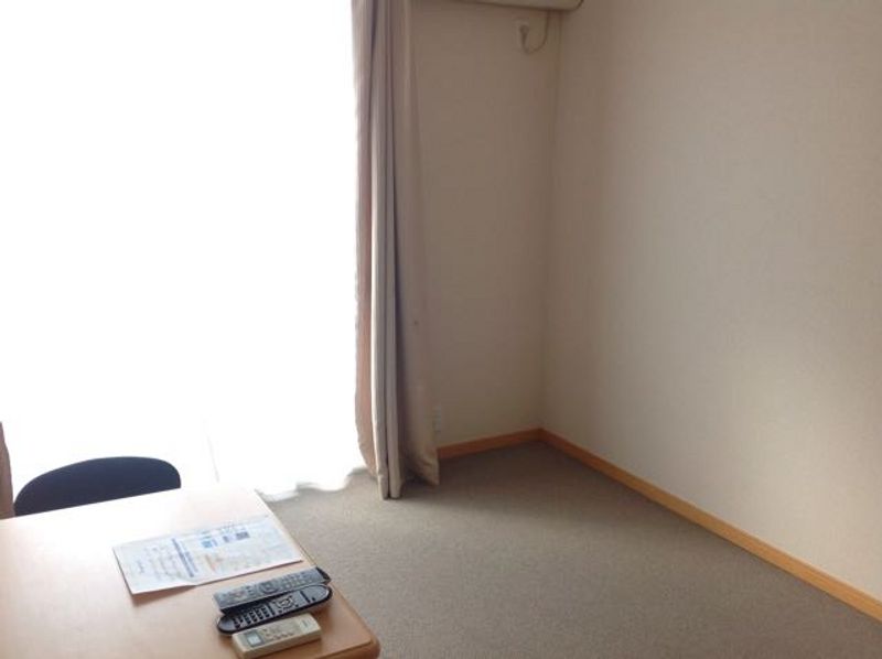 レオパレスメイプル小山 居間