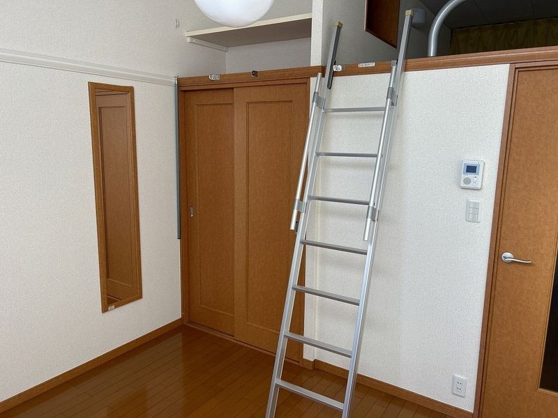 レオパレスエルパセオⅢ 居間